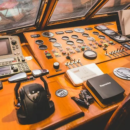 Botel Motor Yacht Boatel