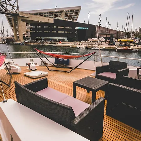 Motor Yacht Boatel Botel Barcelona
