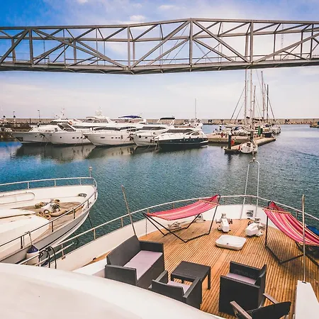 Botel Motor Yacht Boatel