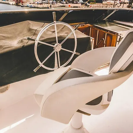 Botel Motor Yacht Boatel *