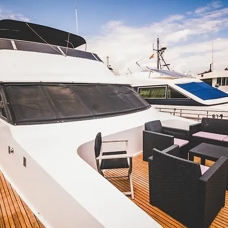 Motor Yacht Boatel Botel *