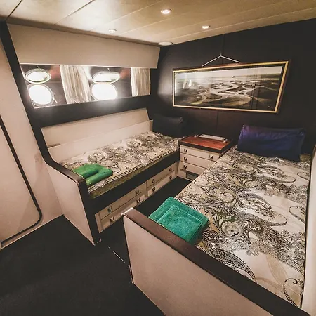 Motor Yacht Boatel Botel