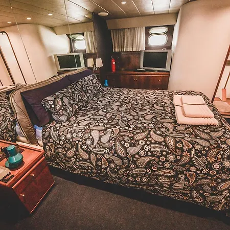 Motor Yacht Boatel Botel Barcelona