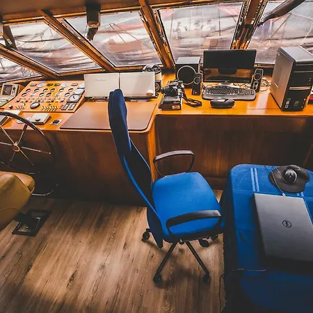 Botel Motor Yacht Boatel *