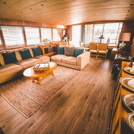 Botel Motor Yacht Boatel