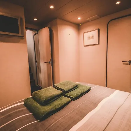 Motor Yacht Boatel Botel Barcelona