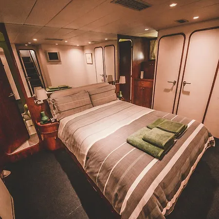 Botel Motor Yacht Boatel *