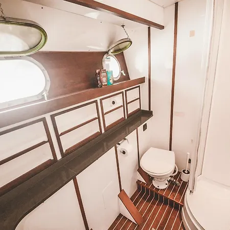 Motor Yacht Boatel Botel Barcelona