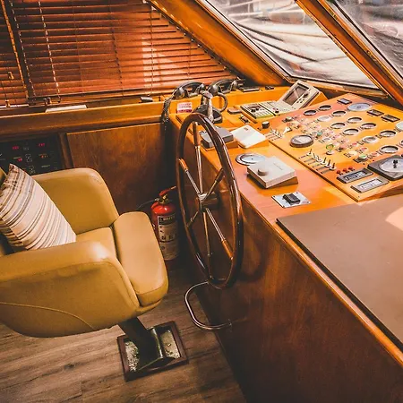 Motor Yacht Boatel Botel Barcelona