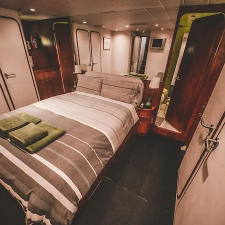 Motor Yacht Boatel Botel *