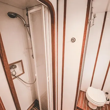 Botel Motor Yacht Boatel