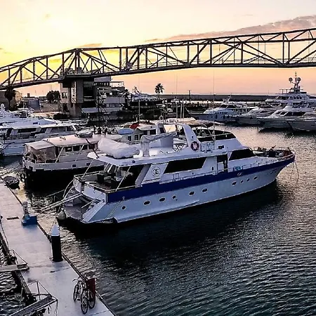 Motor Yacht Boatel Barcelona